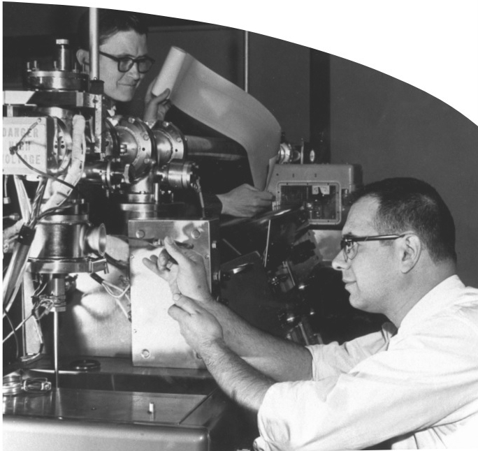 Хромато-масс-спектрометр компании Dow Chemical, 1956 год Хромато-масс-спектрометр компании Dow Chemical, 1956 год